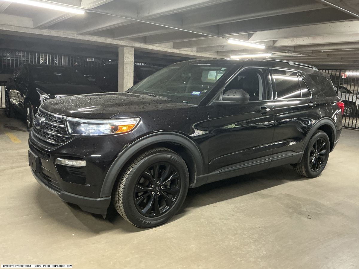 Ford Explorer photo 4