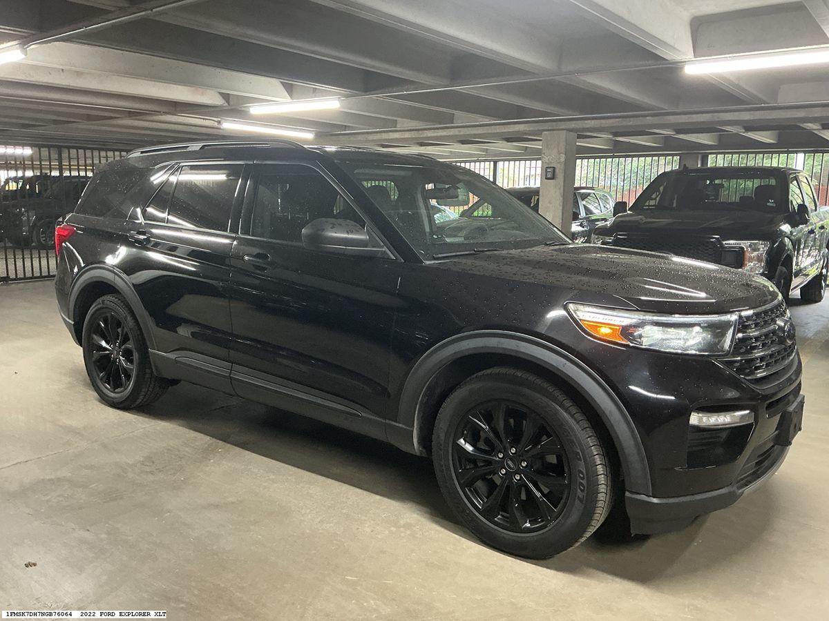 Ford Explorer photo 22