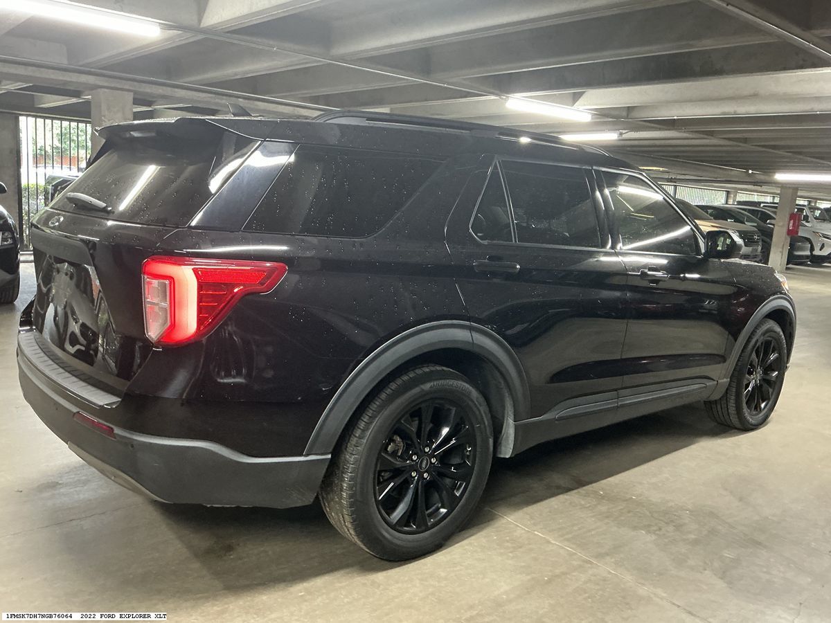 Ford Explorer photo 6
