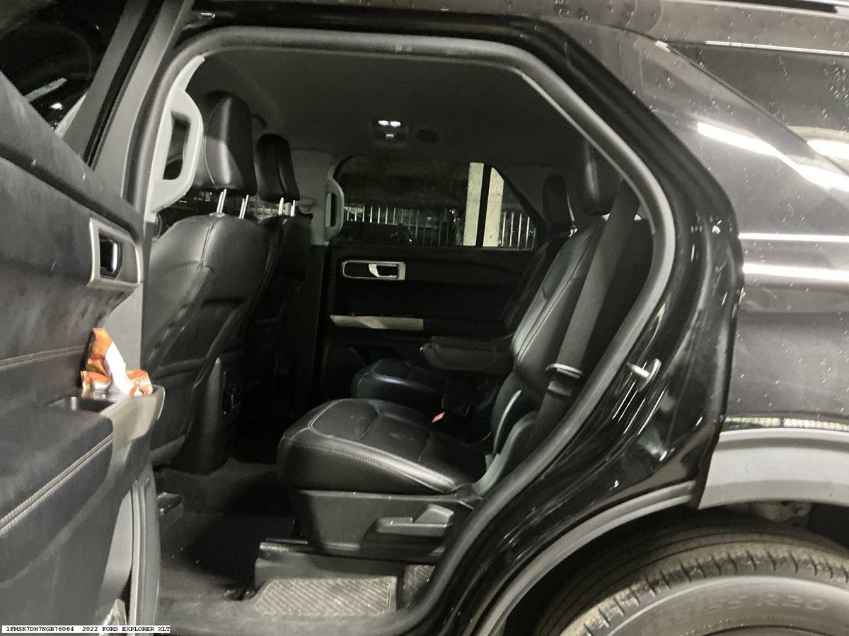 Ford Explorer photo 9