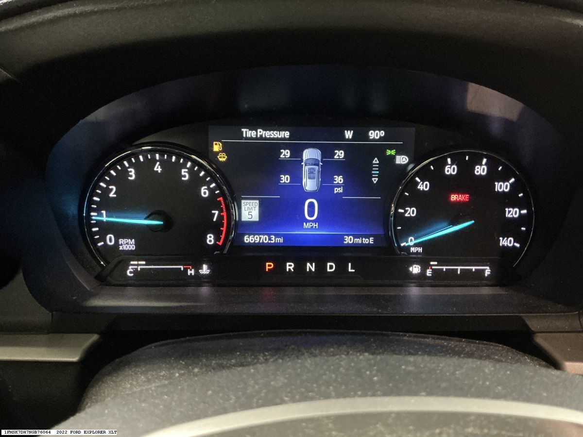 Ford Explorer photo 12