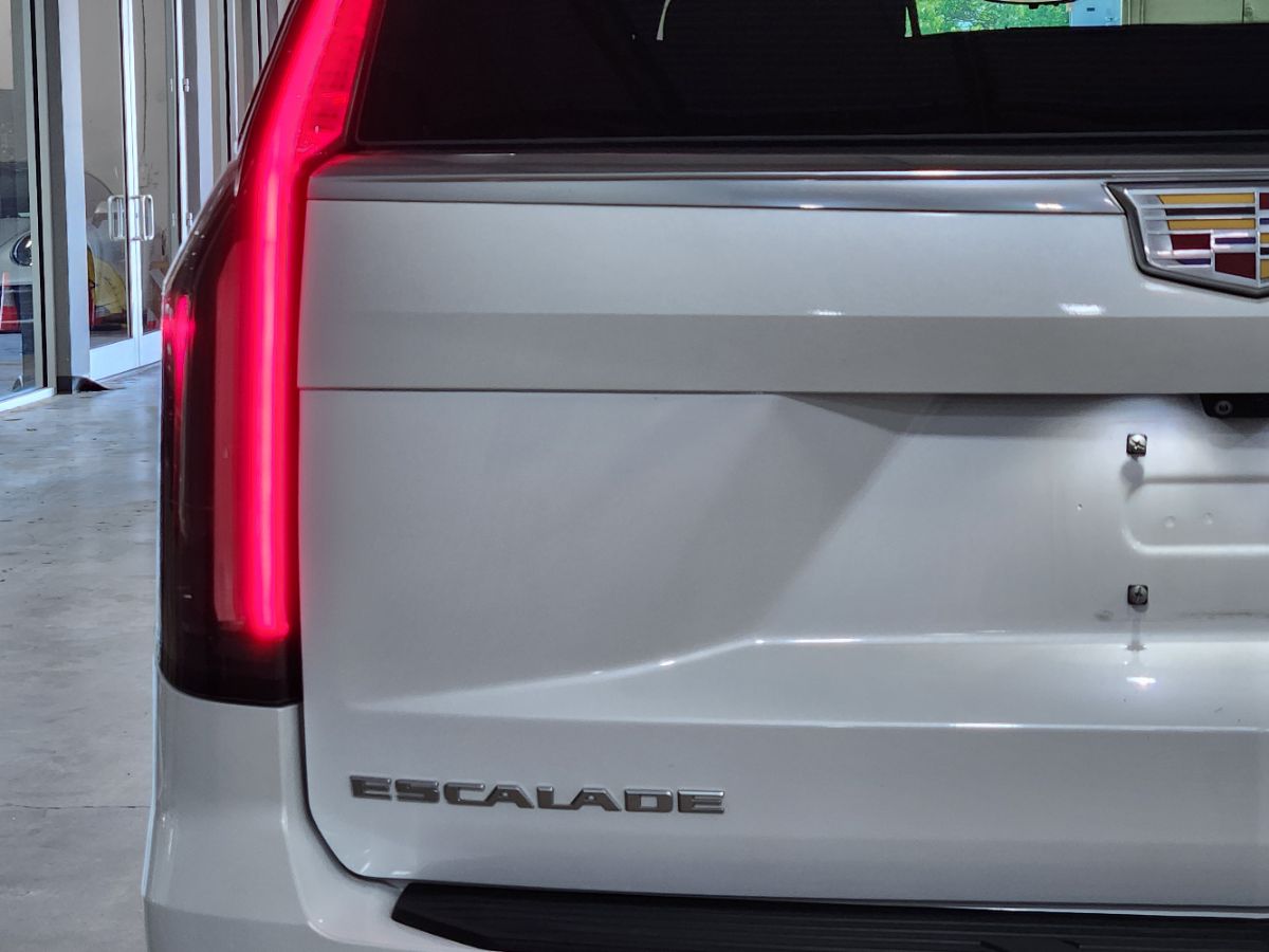 Cadillac Escalade ESV photo 15