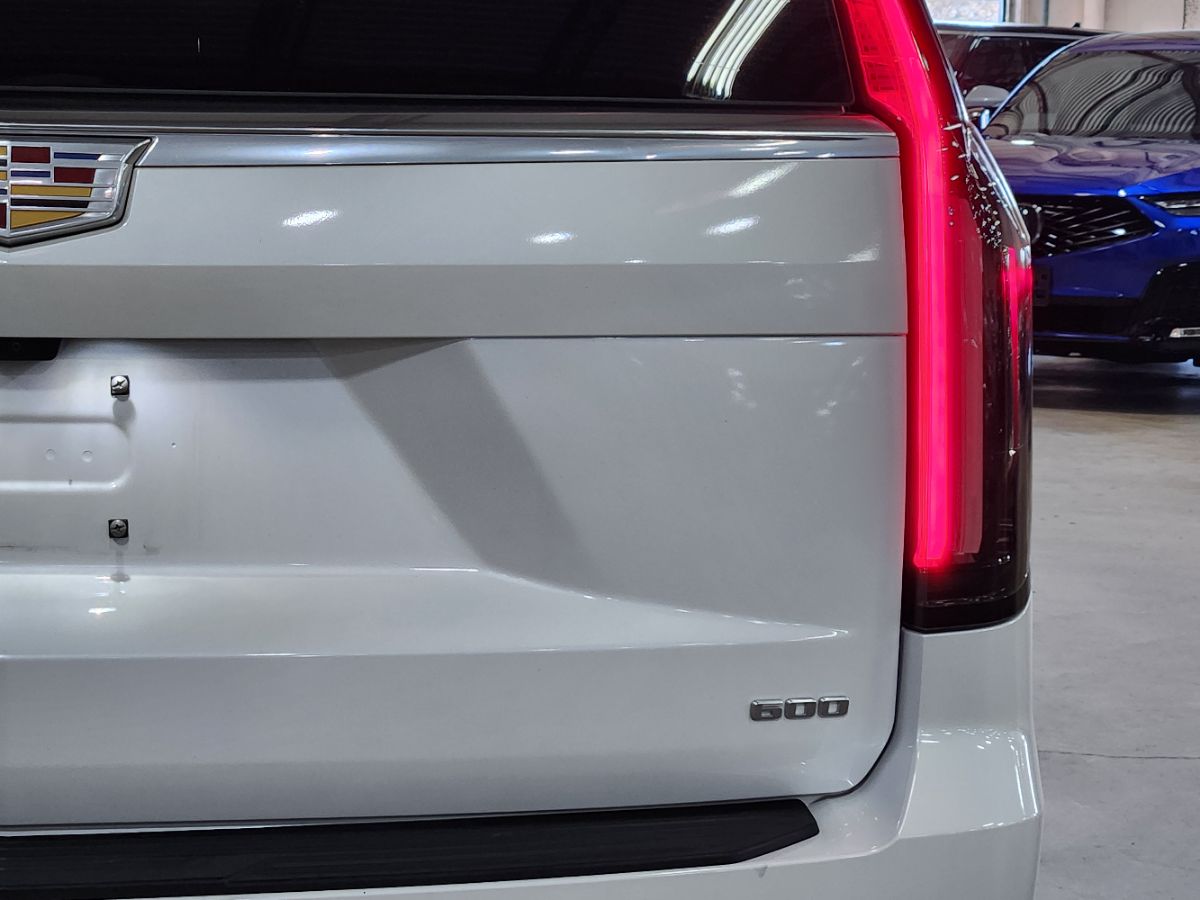 Cadillac Escalade ESV photo 16