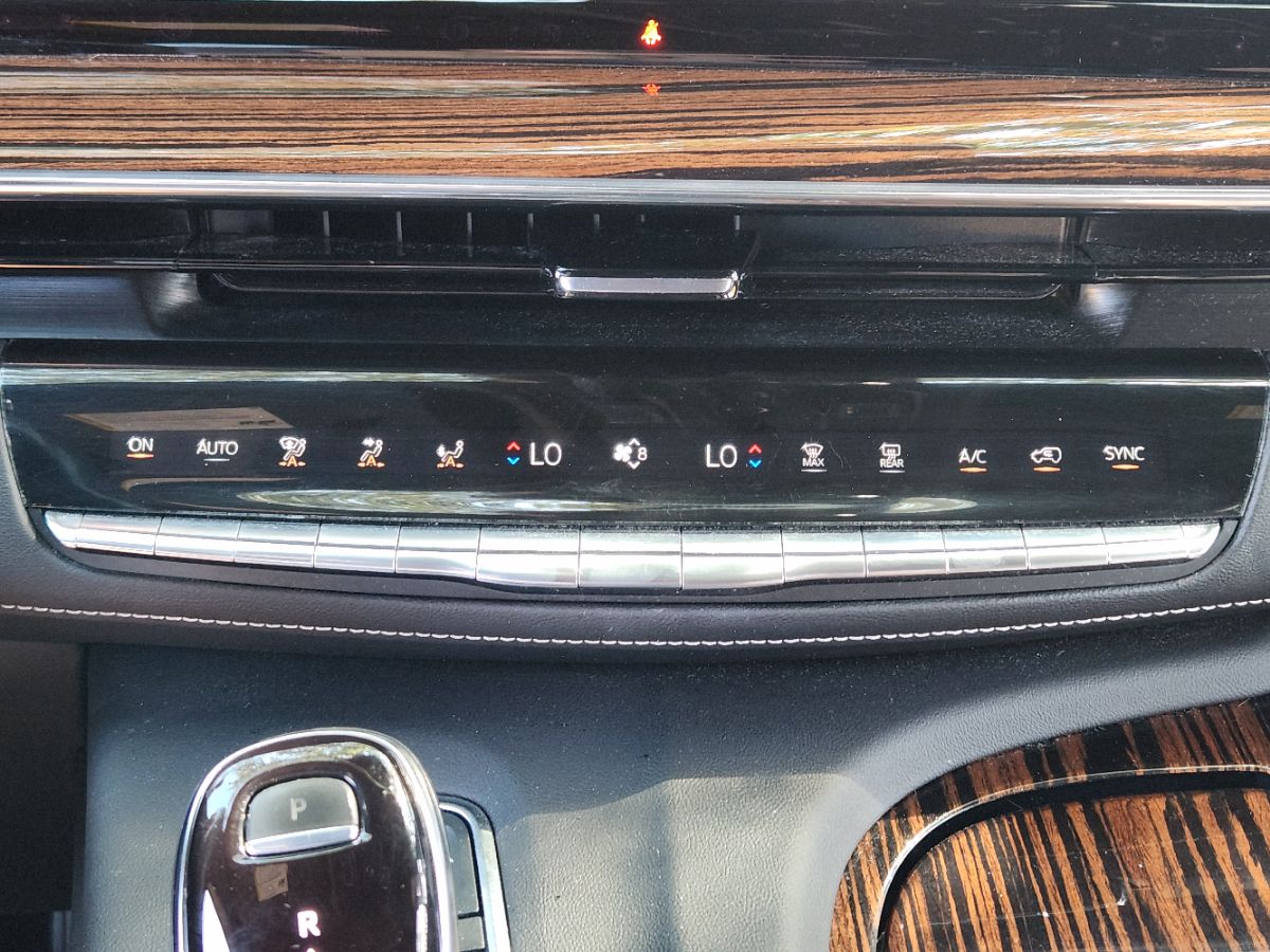 Cadillac Escalade ESV photo 32