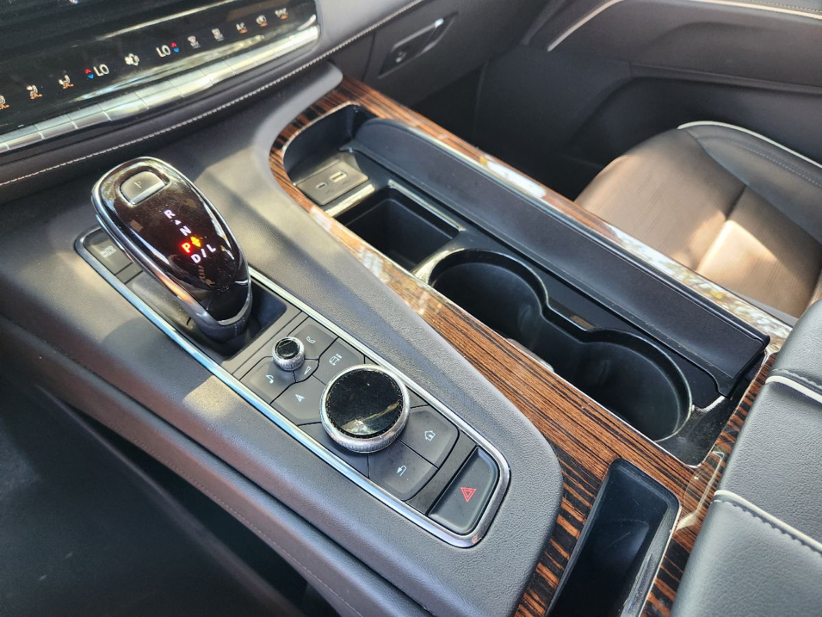 Cadillac Escalade ESV photo 33