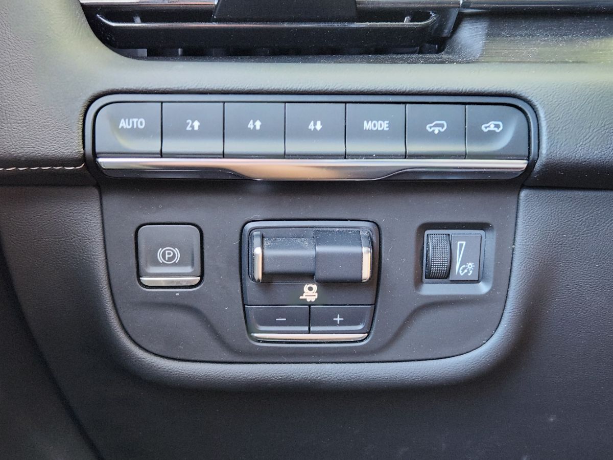 Cadillac Escalade ESV photo 35
