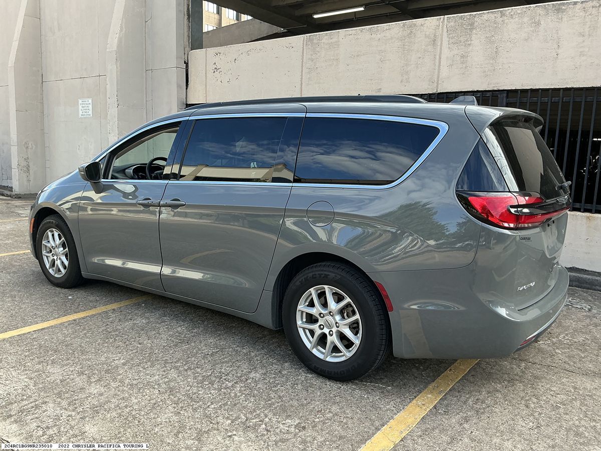 Chrysler Pacifica photo 5