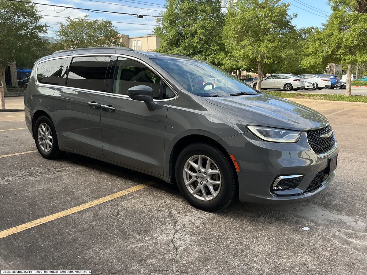 Chrysler Pacifica photo 22