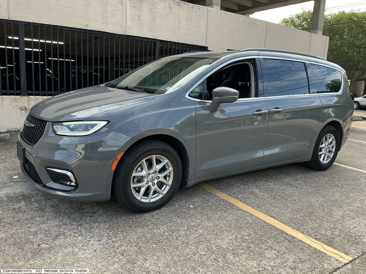 Chrysler Pacifica photo 4