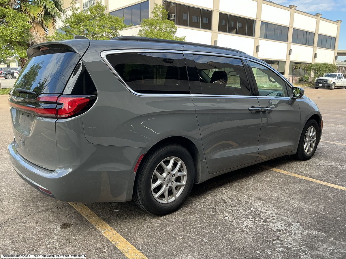 Chrysler Pacifica photo 6