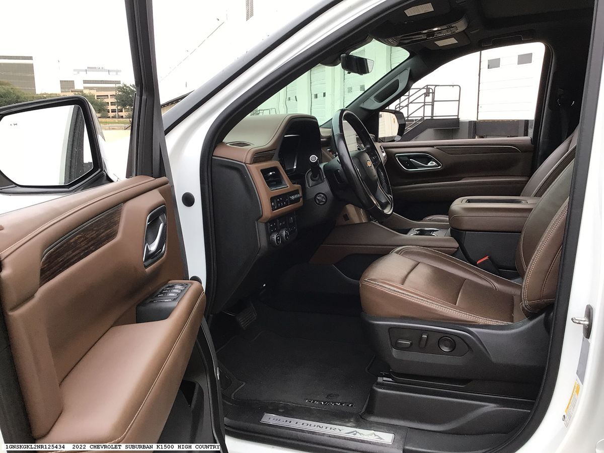 Chevrolet Suburban photo 8