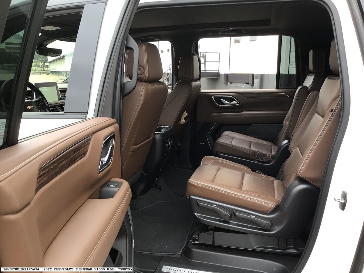 Chevrolet Suburban photo 9