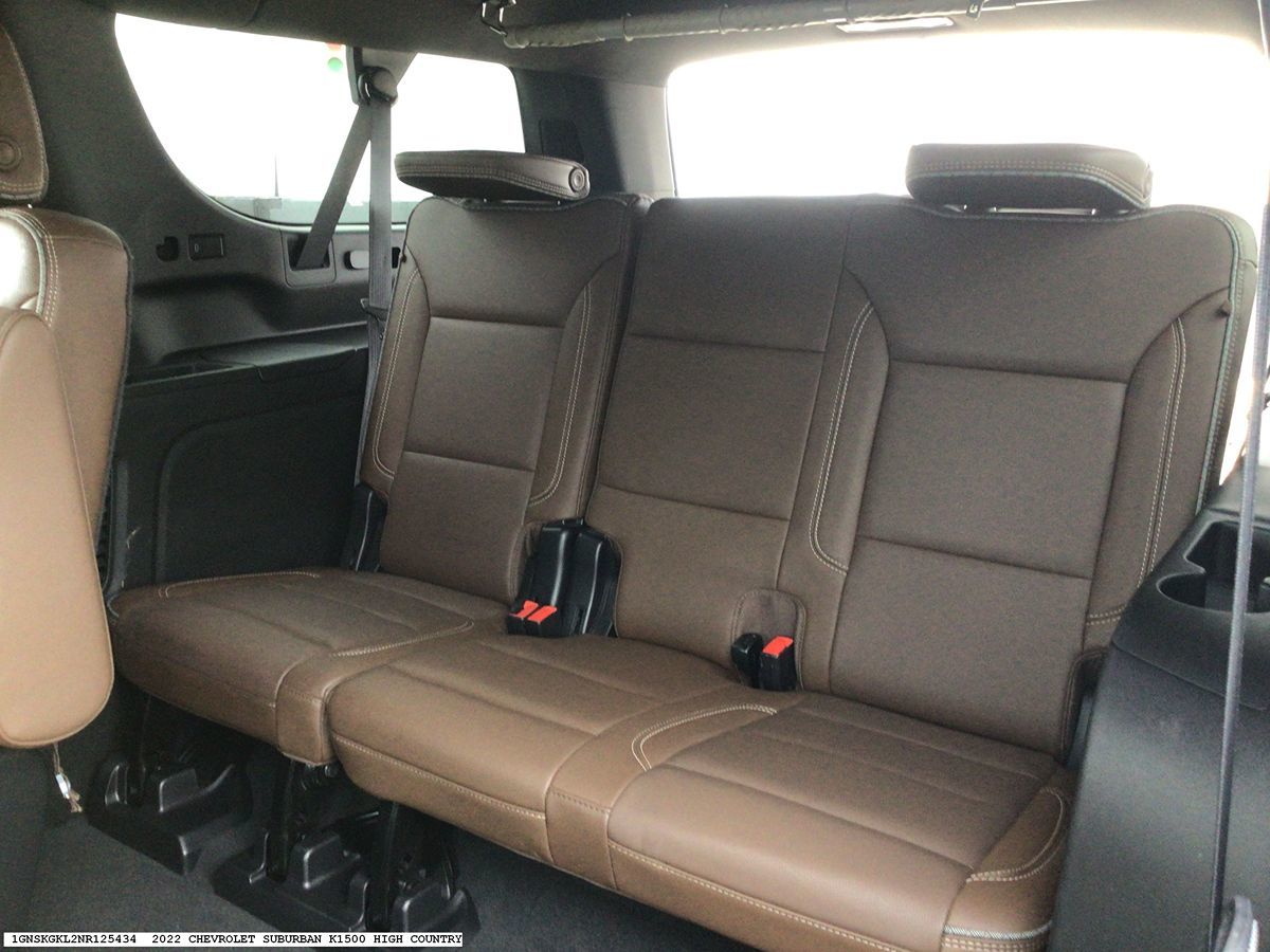 Chevrolet Suburban photo 10