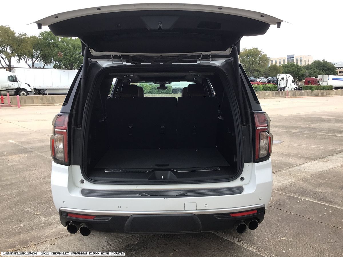 Chevrolet Suburban photo 13