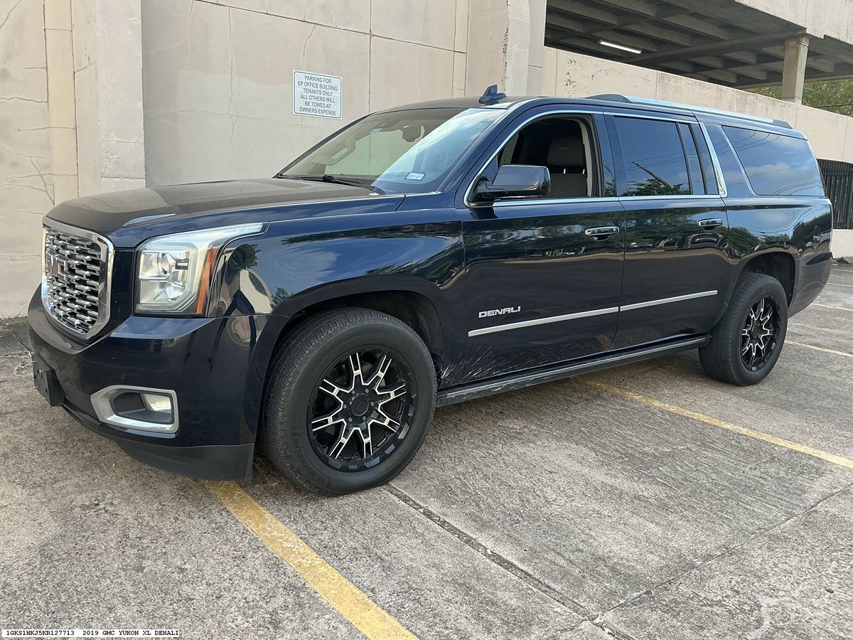 GMC Yukon XL photo 22