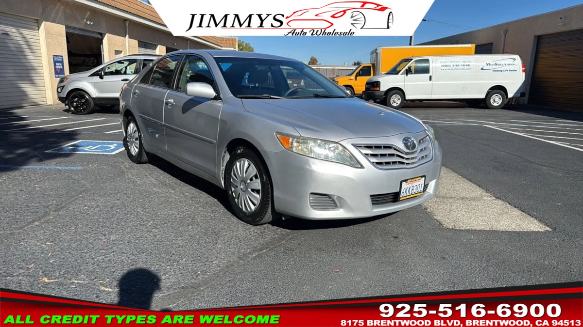2010 Toyota Camry photo 3