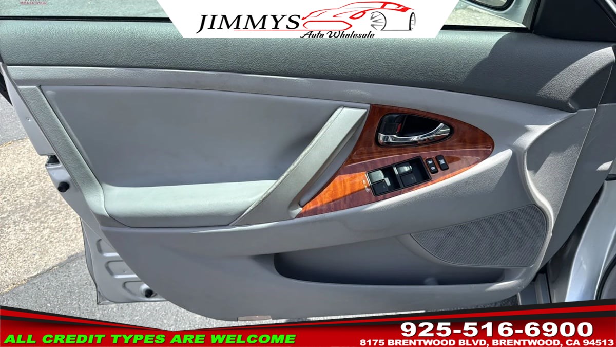 2011 Toyota Camry XLE - Photo 11