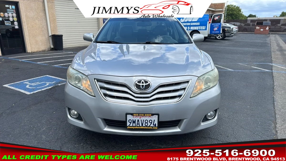 2011 Toyota Camry XLE - Photo 2
