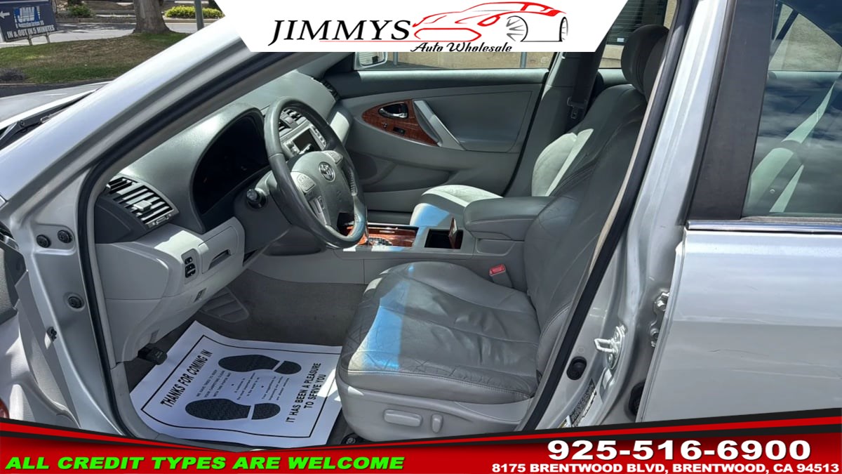 2011 Toyota Camry XLE - Photo 10