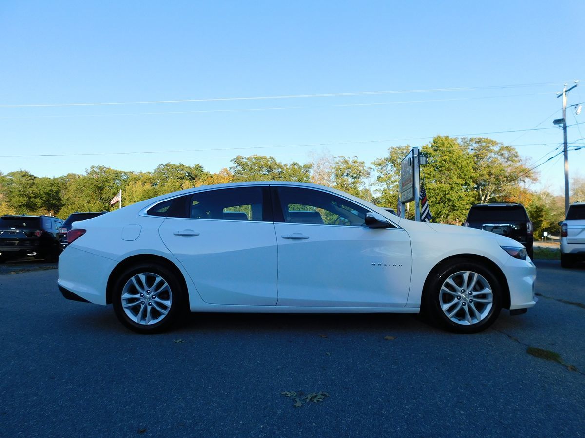 2017 Chevrolet Malibu 1LT - Photo 2