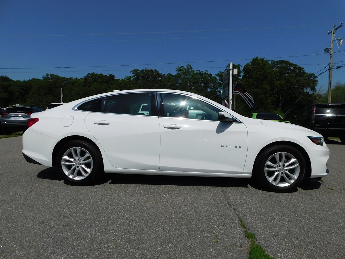2017 Chevrolet Malibu 1LT - Photo 2