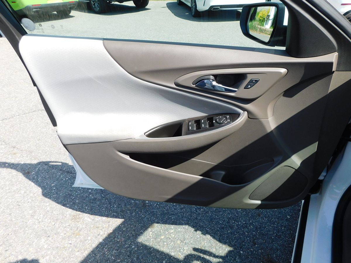 2017 Chevrolet Malibu 1LT - Photo 29
