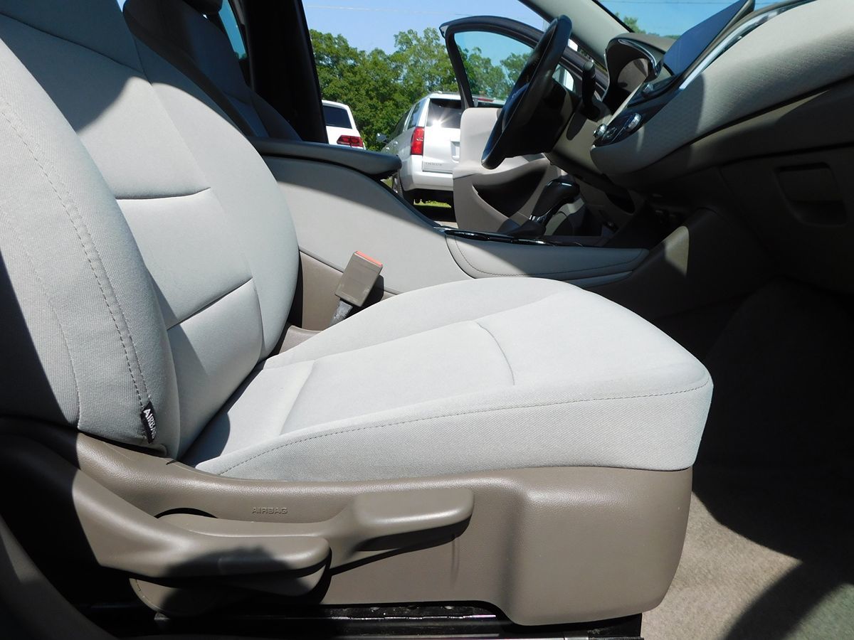 2017 Chevrolet Malibu 1LT - Photo 39