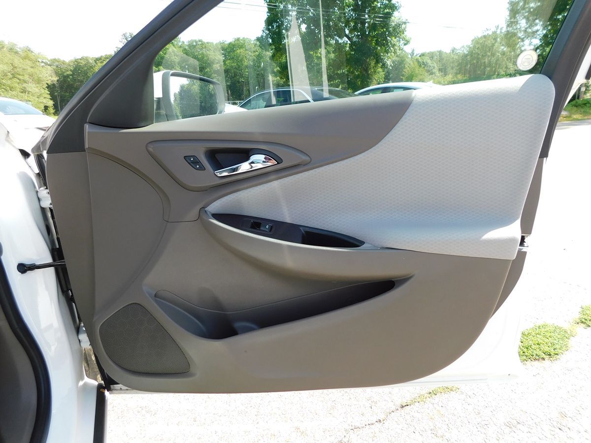 2017 Chevrolet Malibu 1LT - Photo 41