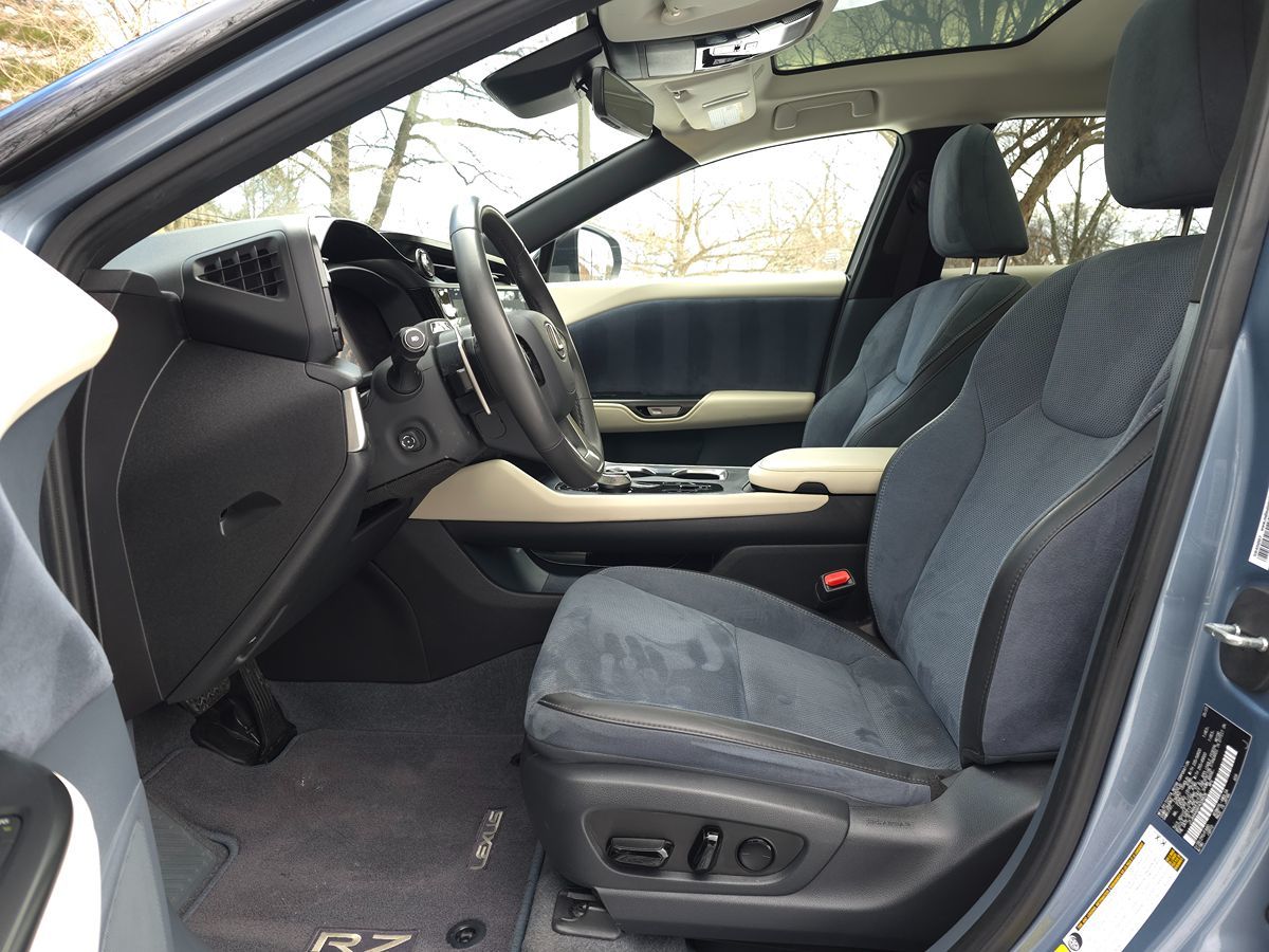 2023 Lexus RZ Luxury - Photo 11