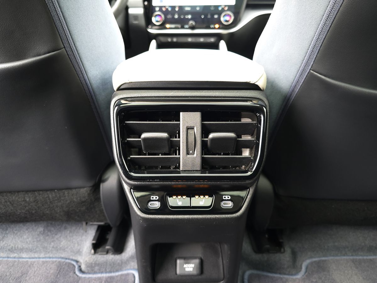 2023 Lexus RZ Luxury - Photo 17