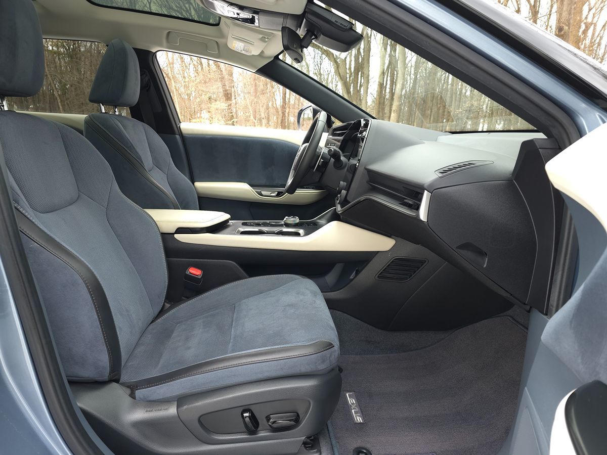 2023 Lexus RZ Luxury - Photo 22