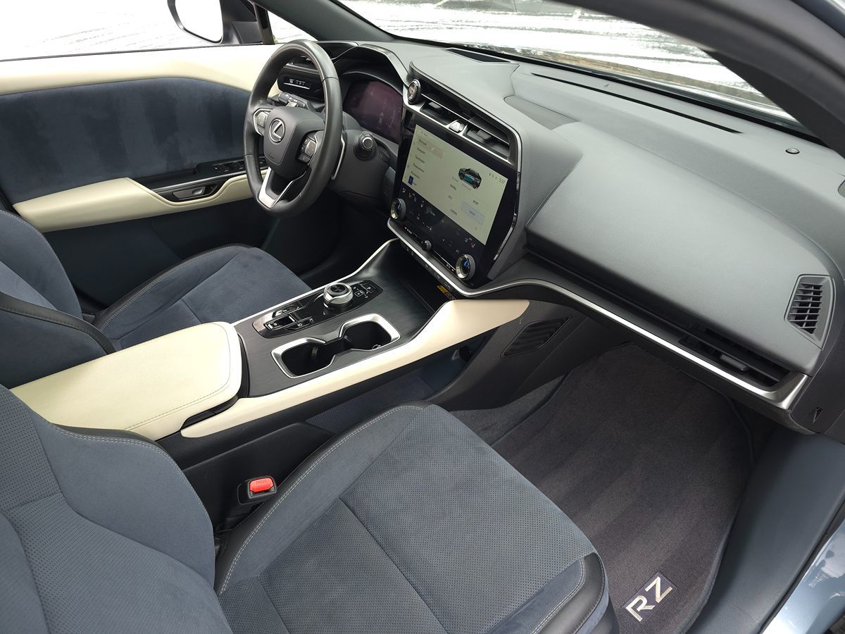 2023 Lexus RZ Luxury - Photo 23