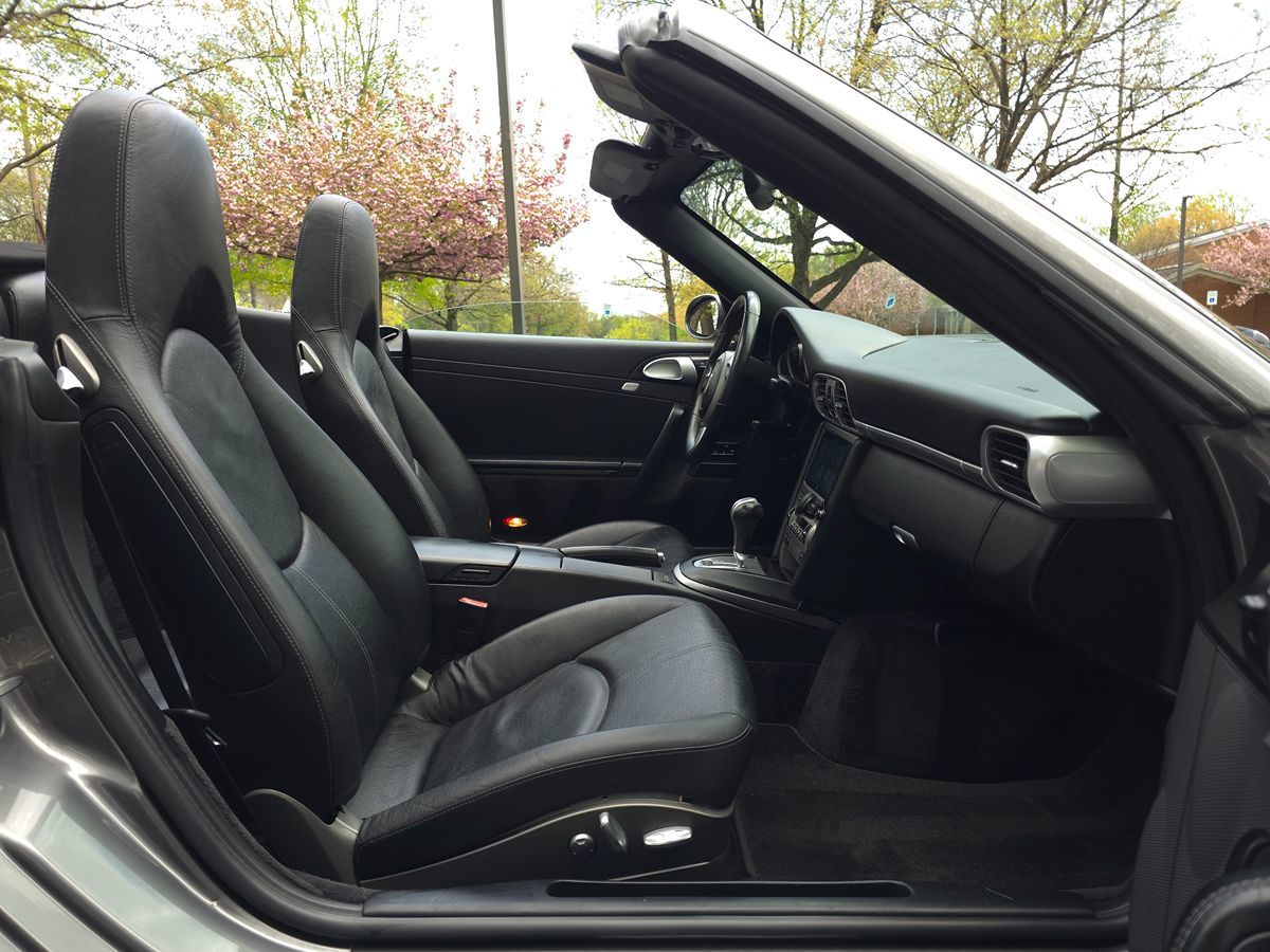 2007 Porsche 911 4S photo 28