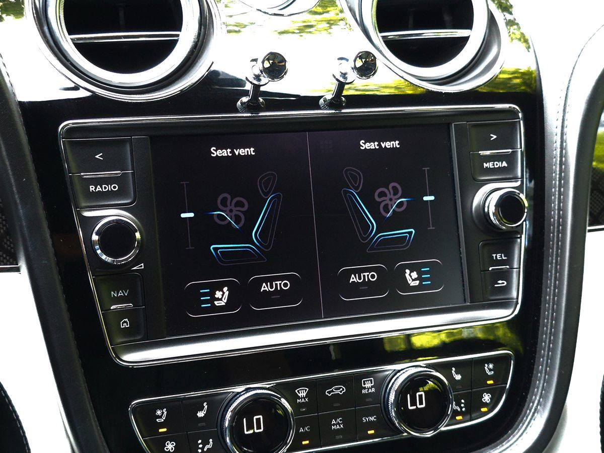 2020 Bentley Bentayga Base - Photo 42