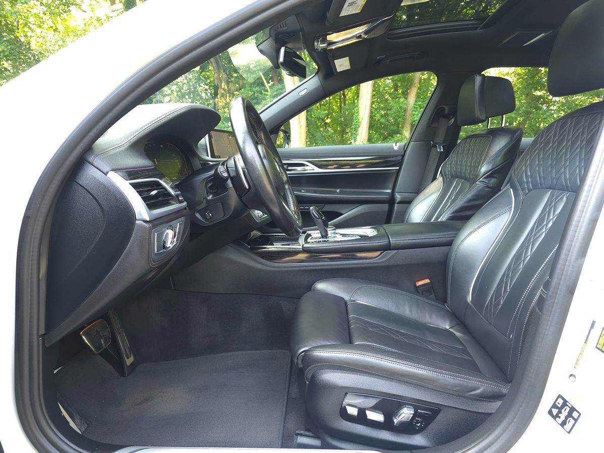 2022 BMW 7 Series 740i - Photo 11