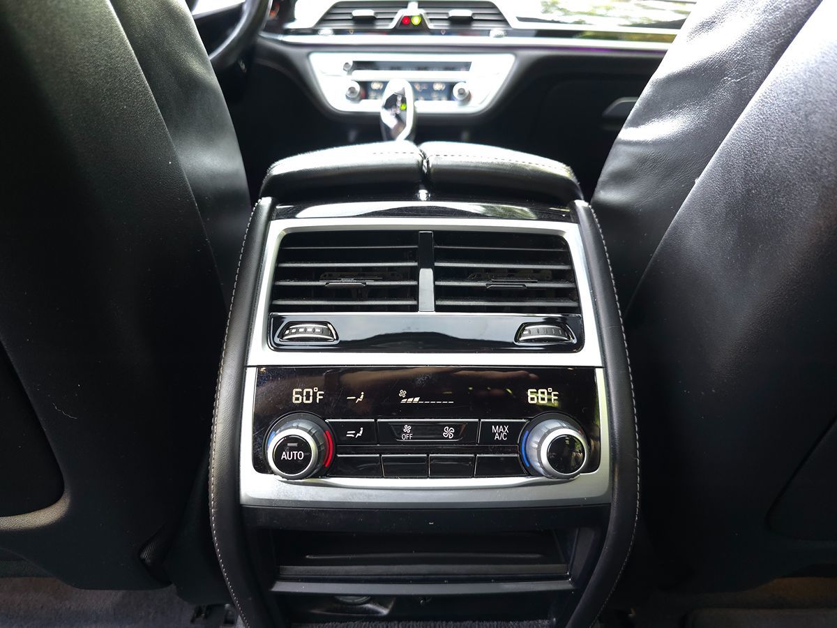 2022 BMW 7 Series 740i - Photo 17