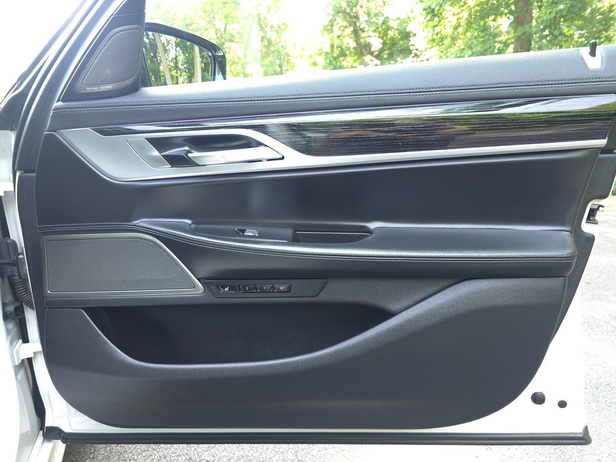 2022 BMW 7 Series 740i - Photo 24