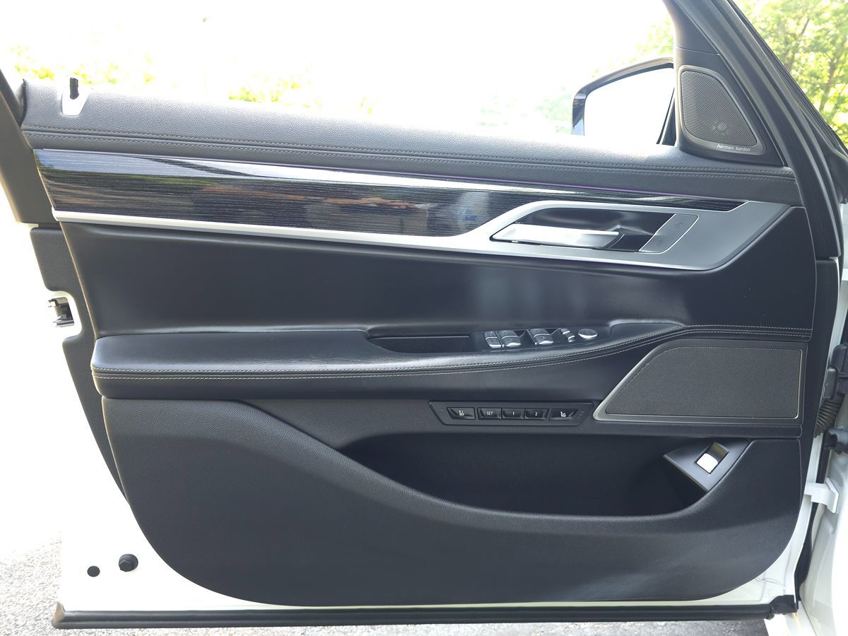 2022 BMW 7 Series 740i - Photo 25