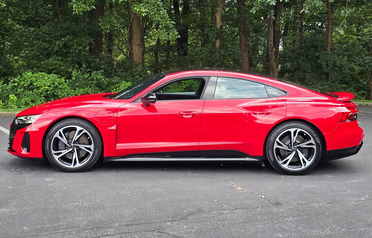 2024 Audi e-tron GT Premium Plus photo 3