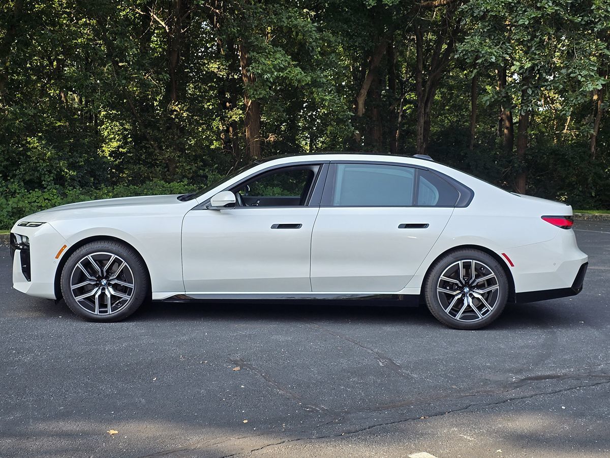 2023 BMW 7 Series 740i - Photo 3