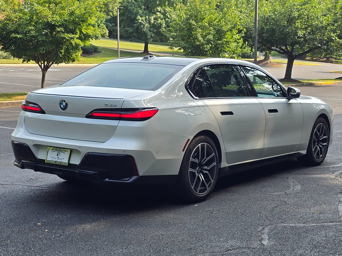 2023 BMW 7 Series 740i - Photo 6
