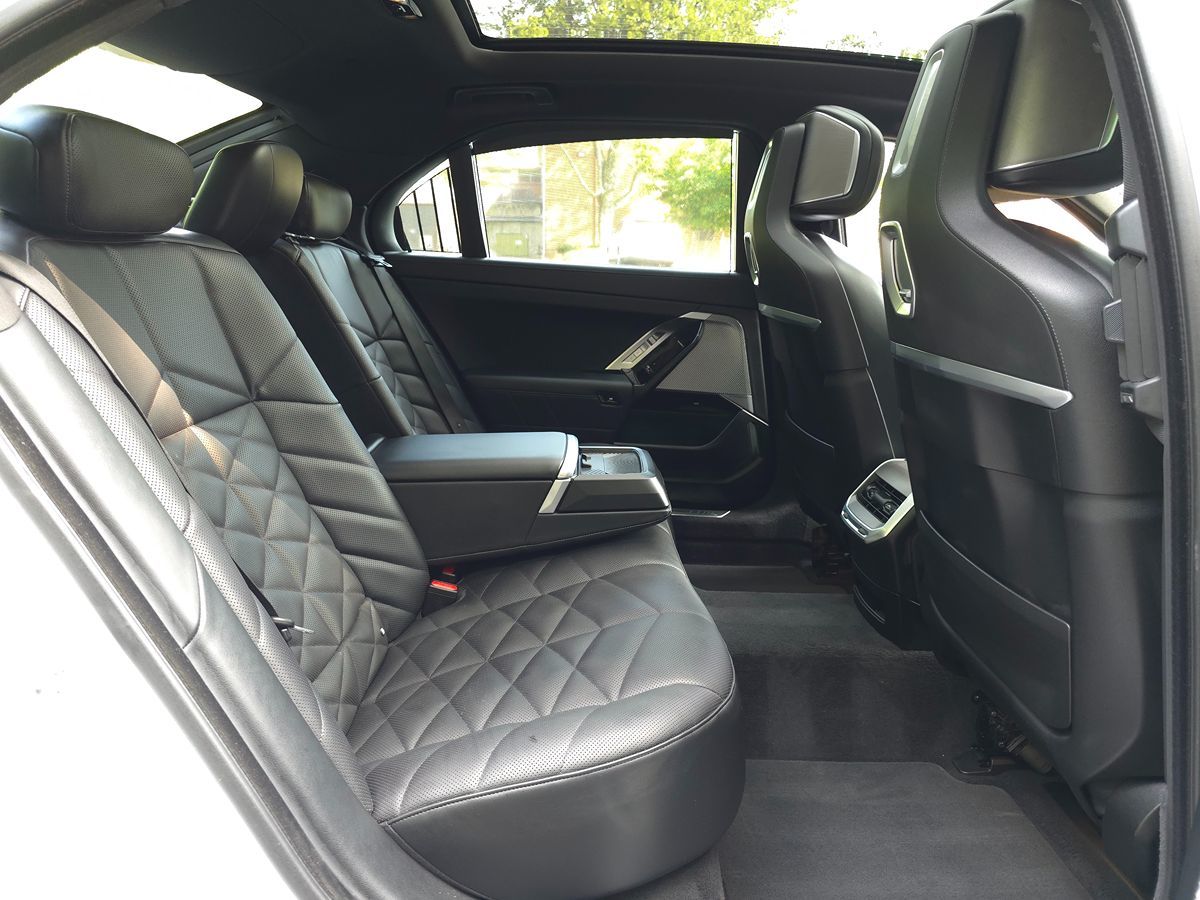 2023 BMW 7 Series 740i - Photo 18