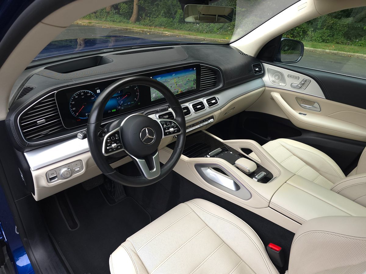 2022 Mercedes Benz GLS 450 4MATIC photo 2