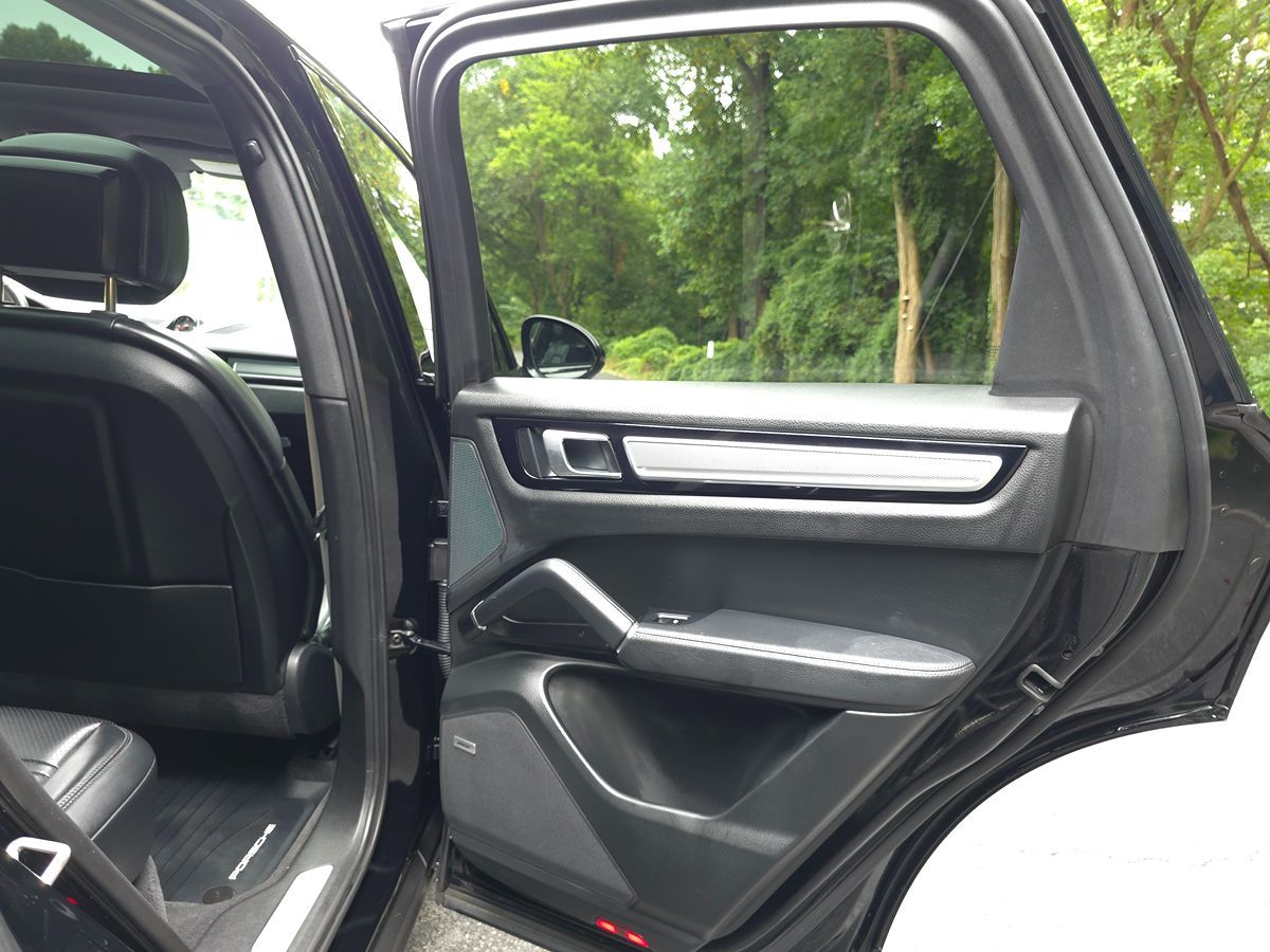 2023 Porsche Cayenne Base - Photo 24