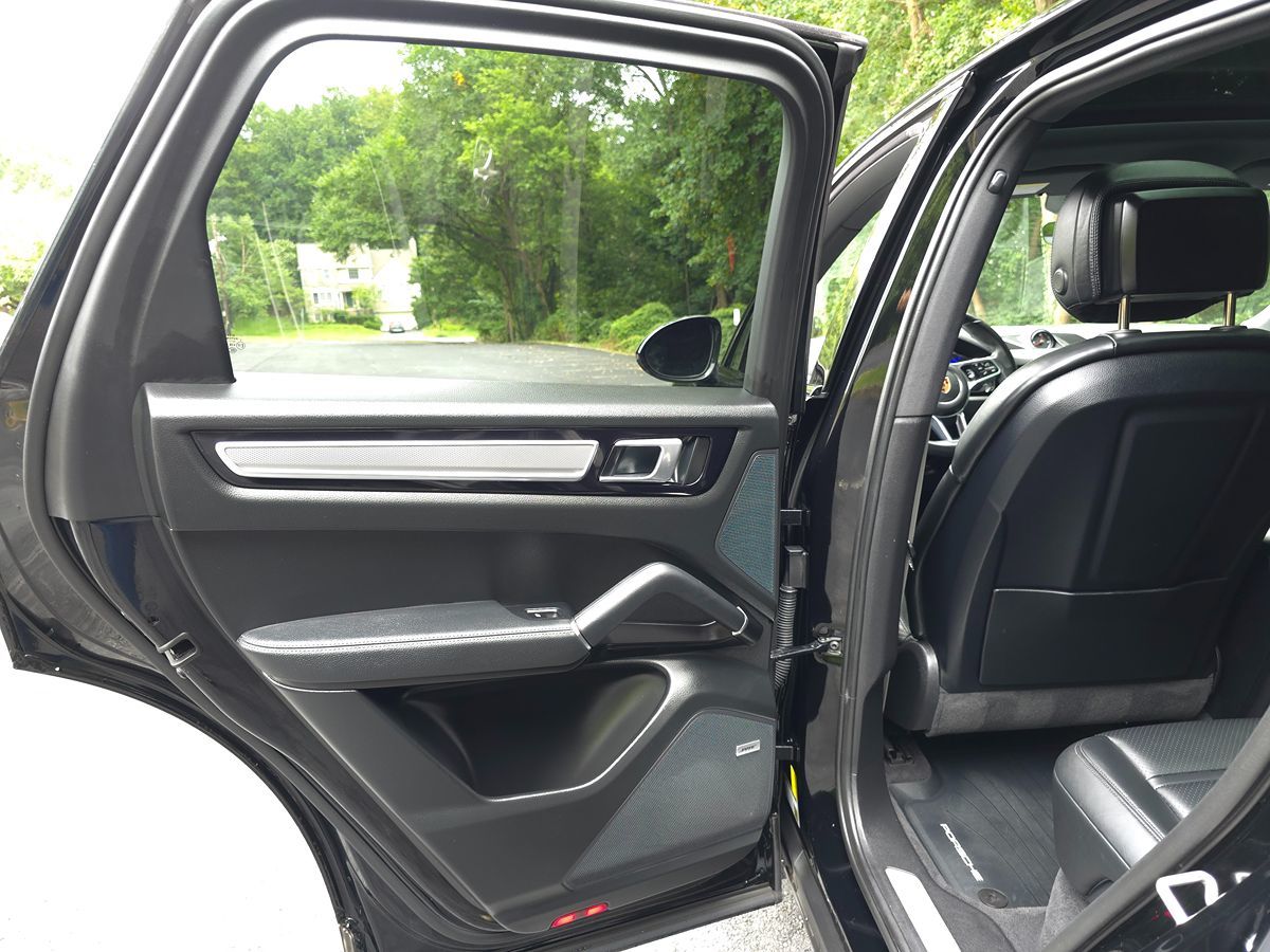 2023 Porsche Cayenne Base - Photo 25