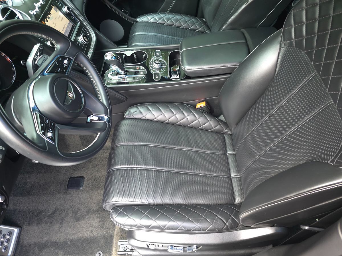 2020 Bentley Bentayga Hybrid photo 11