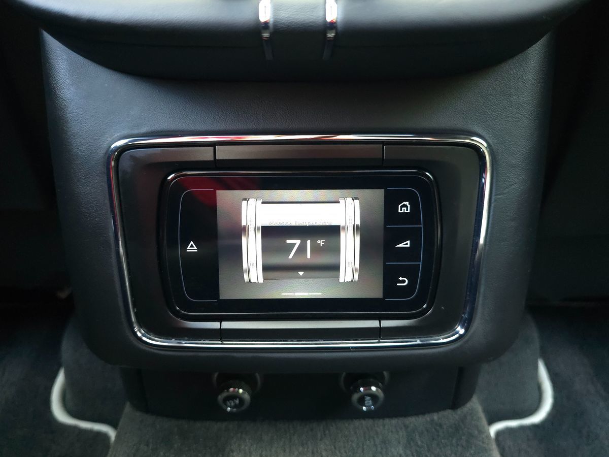 2020 Bentley Bentayga Hybrid photo 17
