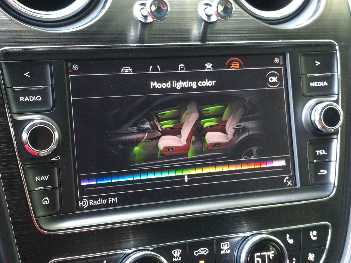 2020 Bentley Bentayga Hybrid photo 43