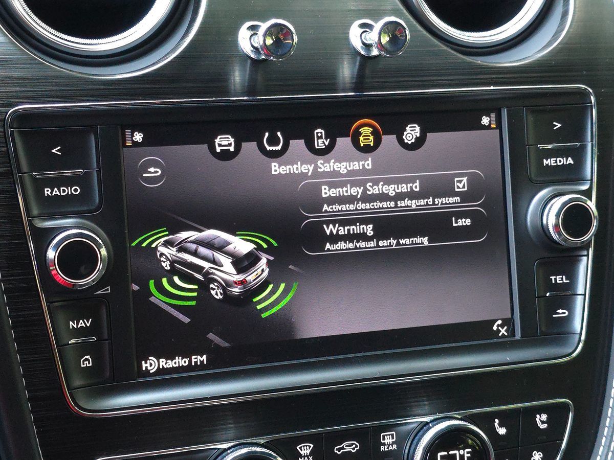 2020 Bentley Bentayga Hybrid photo 48
