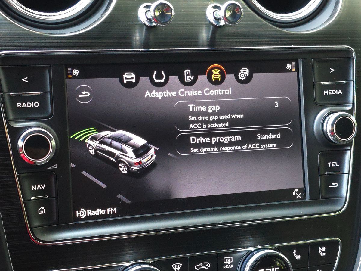 2020 Bentley Bentayga Hybrid photo 49